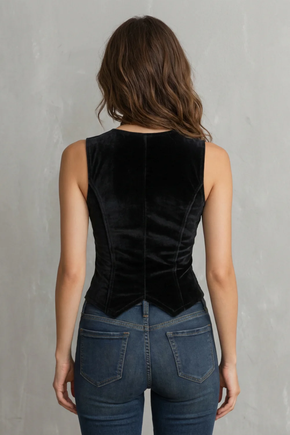 Bellavoux – Sculpted elegance – Velvet buttoned vest - Image 4