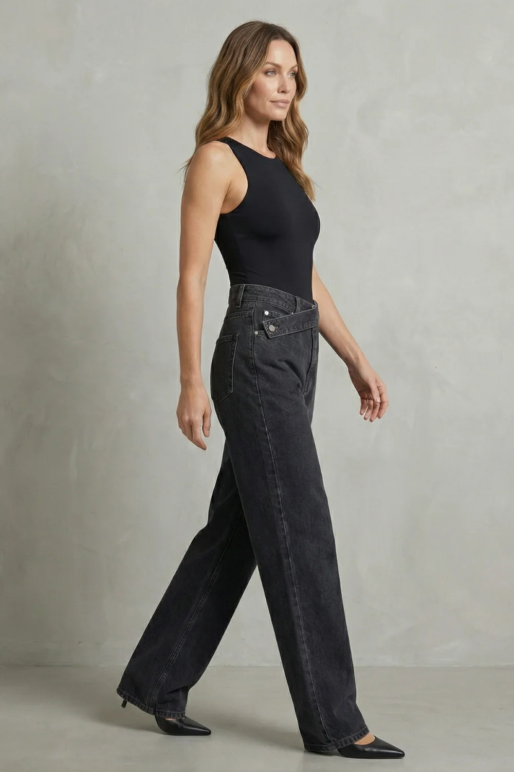 Casila – Asymmetrical closure – Straight-leg jeans - Image 3