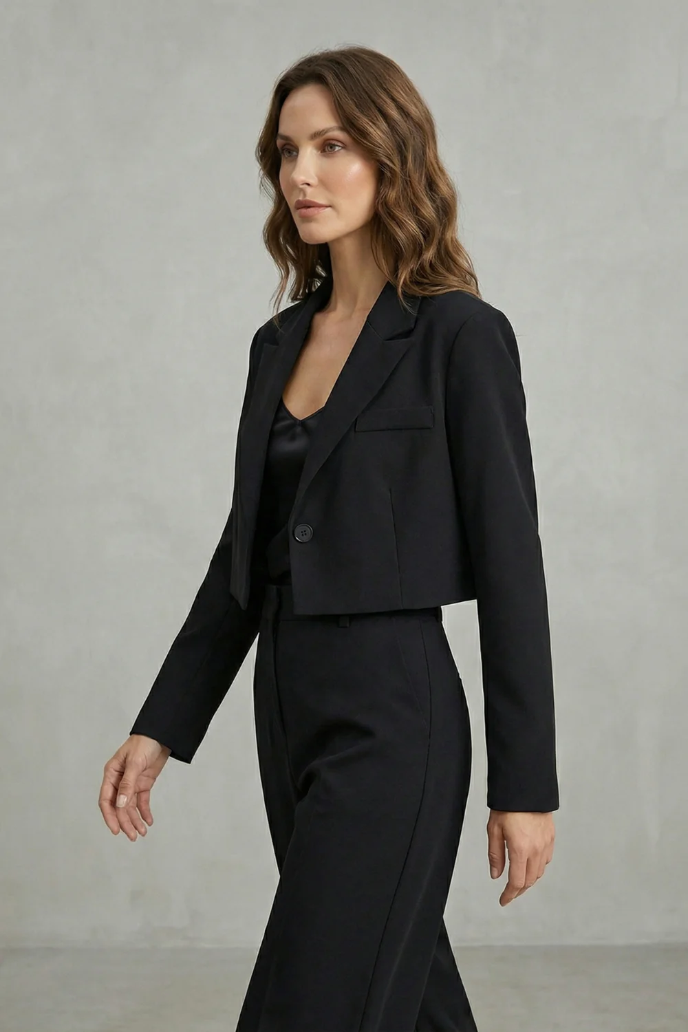 Domina – Chic cropped silhouette – Blazer - Image 3