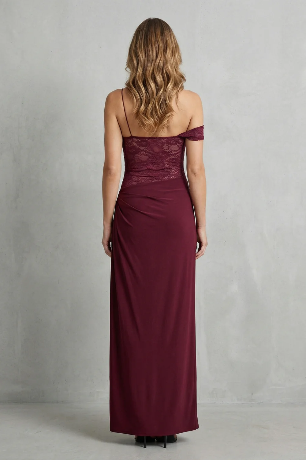 Emily – Timeless romance – Women’s Elegant Lace Maxi Dress - Image 4