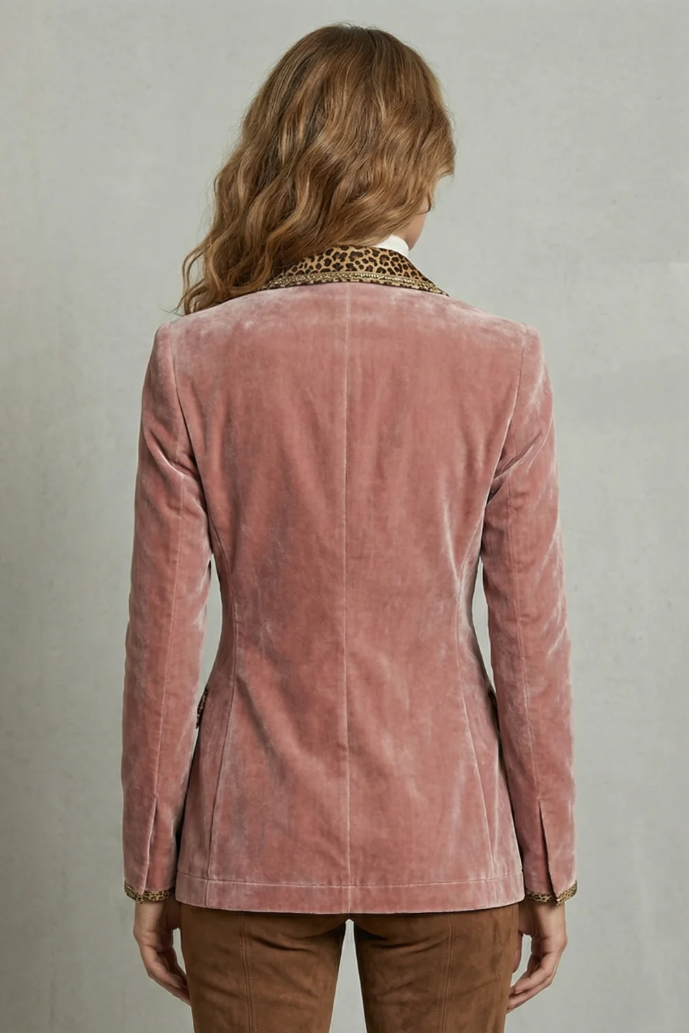 Léovelle – Leopard contrast elegant cut – Velvet blazer - Image 4