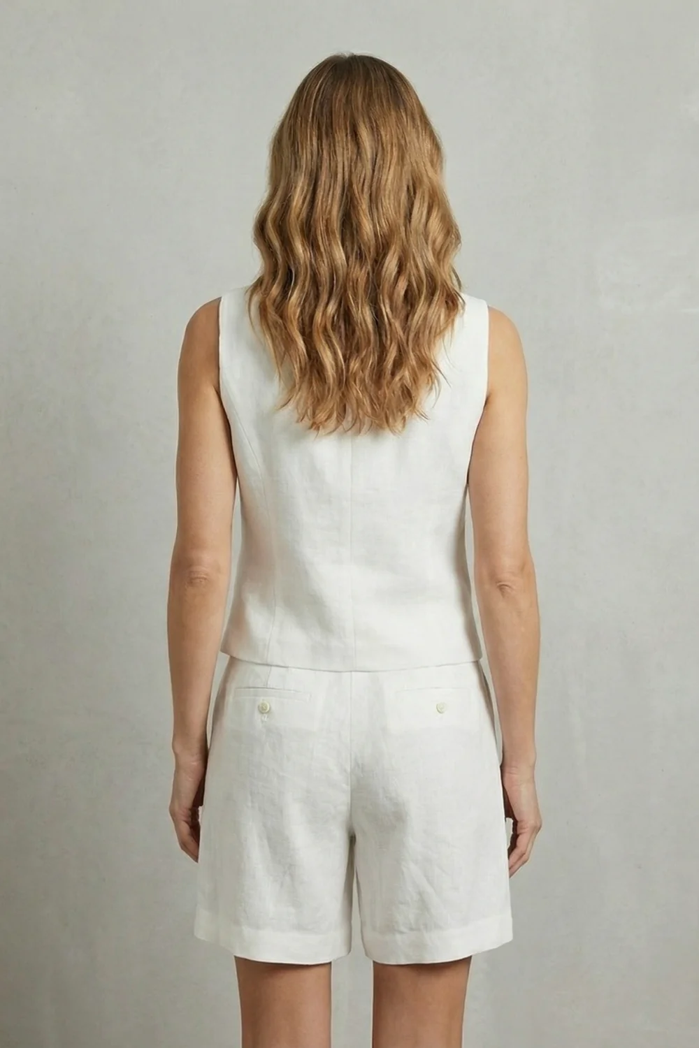 Linévora – Tailored summer ease – Vest and short set - Image 4
