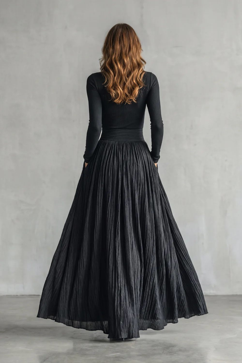 Neravelle – Pleated flow silhouette – Two-piece turtleneck set - Image 4