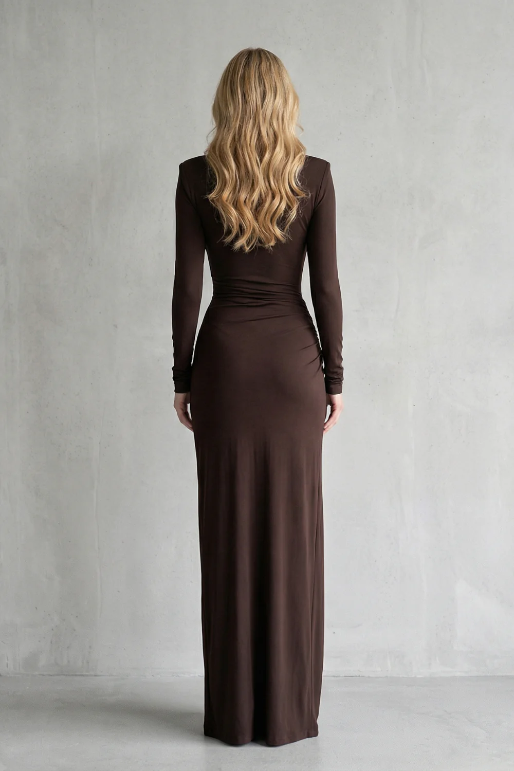 Noctavelle – Sculpted knot detail – High slit maxi dress - Image 4