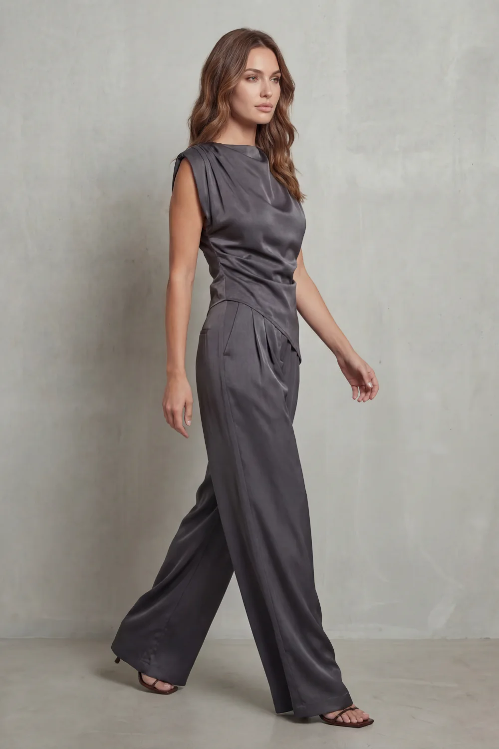 Selora – Draped waist detail – Casual elegance set - Image 3