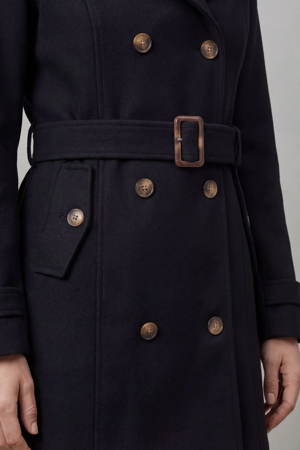 Solivane – Tailored elegance – Hooded trench coat - Image 5
